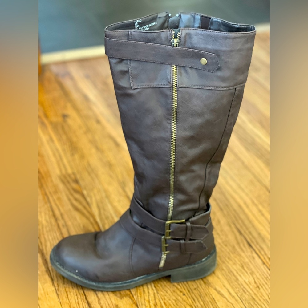 Wide calf brown leather boot size 8